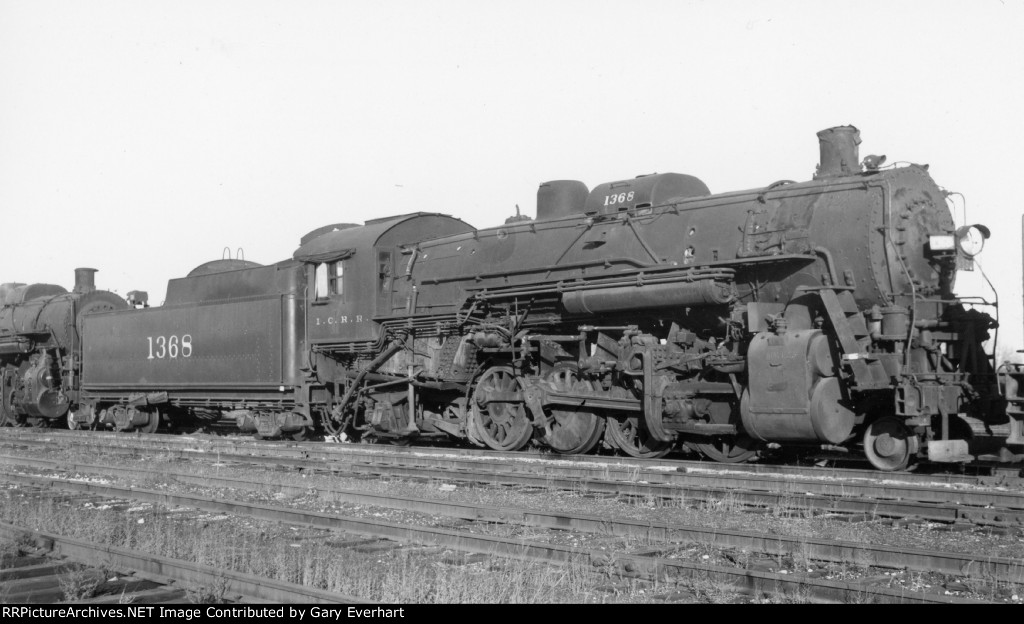 IC 2-8-2 #1368 - Illlinois Central